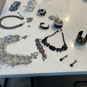 Lot of fashion jewelry